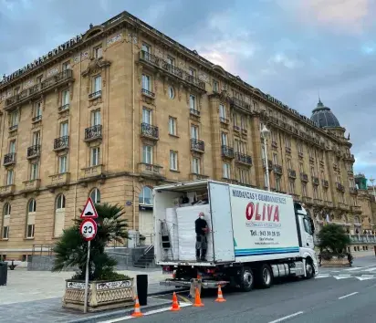 Mudanzas de Oficinas en San Sebastián: Soluciones Profesionales para Empresas